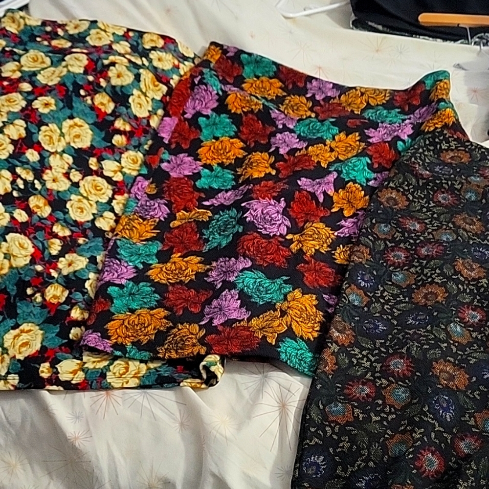 LOT 3 LULAROE PENCIL SKIRTS SIZE L